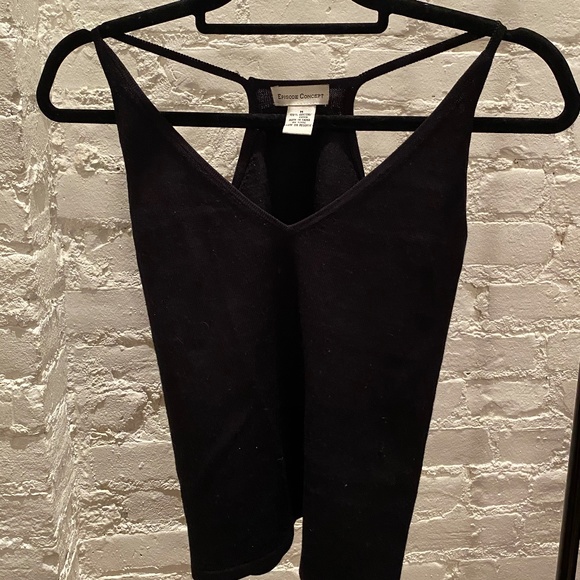 Black top - Picture 1 of 2